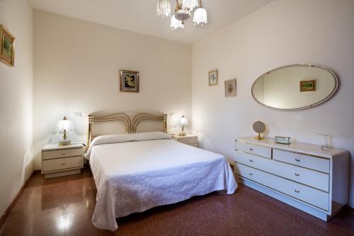 Apartment with 3 bedrooms in Las Palmas de Gran Canaria with wonderful city view furnished terrace and WiFi 600 m from the beach - image 7