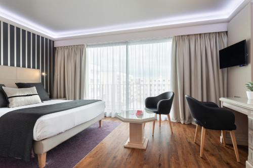 Hotel Charlemagne Located in 2e arrondissement, Best Western Hôtel Charlemagne is a perfect starting point from which to explore Lyon. The property offers a high standard of service and amenities to suit the individua