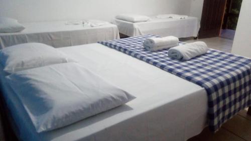 1 double bed, 2 twin beds