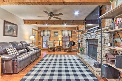 Pigeon Forge Cabin with Hot Tub, 12 Mi to Dollywood! in Pigeon Forge, USA