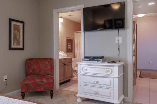 Admirals Quarters 1505 - image 5
