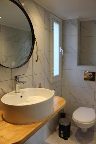 Lamprini's Deluxe Studios Lamprini's Deluxe Studios