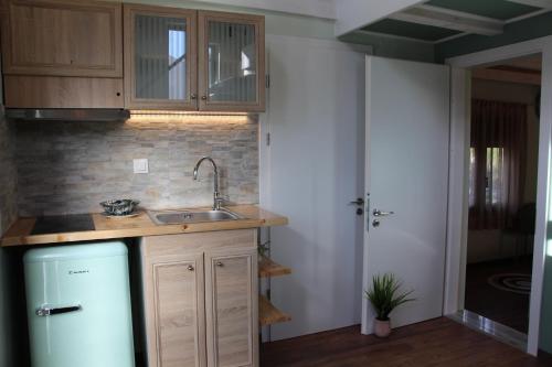 Lamprini's Deluxe Studios Lamprini's Deluxe Studios