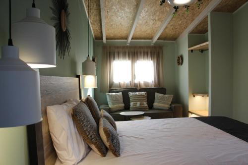 Lamprini's Deluxe Studios Lamprini's Deluxe Studios