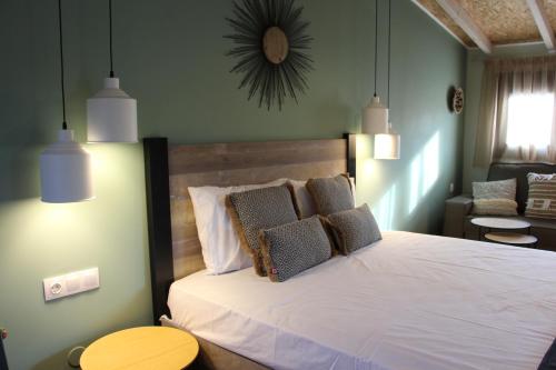 Lamprini's Deluxe Studios – Thassos Town, MO