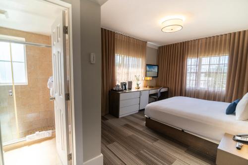 San Juan Hotel Miami Beach - image 10
