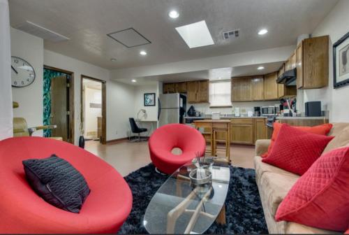 Bright OKC Midtown Studio-Coolest neighborhood near Harn Homestead