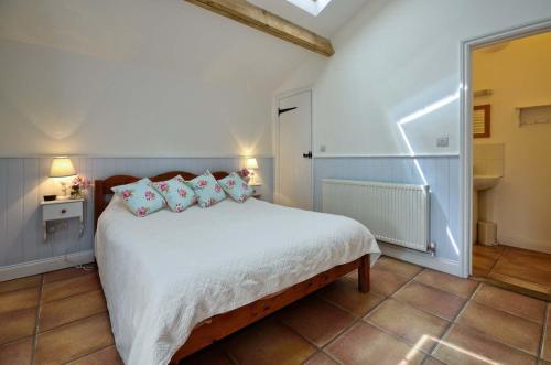 East Green Farm Cottages - Gardeners Cottage - image 5