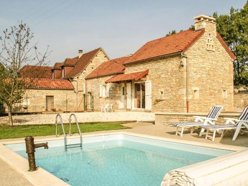 Beautiful Holiday Home in Cressensac with Swimming Pool