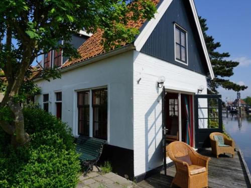 B&B Hindeloopen - Lovely holiday home in Hindeloopen in a great setting on the 11 city tour route - Bed and Breakfast Hindeloopen