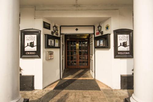 The Castle Hotel - 출입구