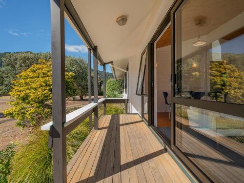 Zuhanyzó, Champion Bach - Pauanui Holiday Home in Pauanui