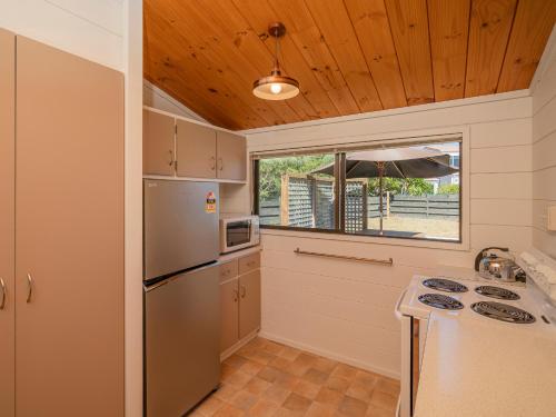 Zuhanyzó, Champion Bach - Pauanui Holiday Home in Pauanui