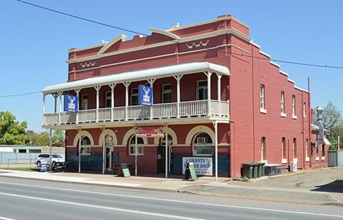 Tattersalls Hotel Greta