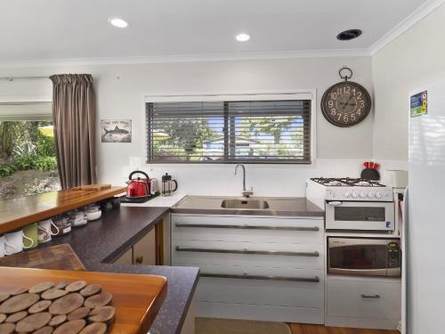 廚房, Te Miro Cottage - Lake Tarawera Cottage in 塔拉韋拉湖