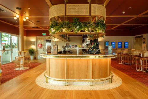 酒吧/高級酒吧, 艾斯特汽車旅館 (Astor Hotel Motel) in 奧爾伯裏