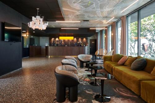 Dina Morgabine Saint Denis