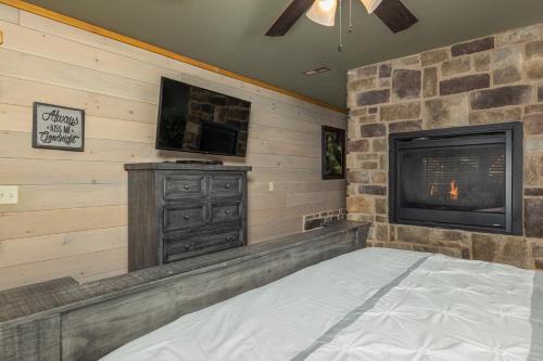 Wet and Wild cabin - image 3