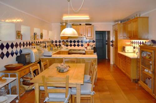 Elegant Colares Villa Villa Osiris 5 Bedrooms Stunning Sea Views Gated Pool - image 2