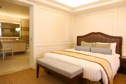 Fushin Hotel Tainan near Hai Shang Seafood Restaurant