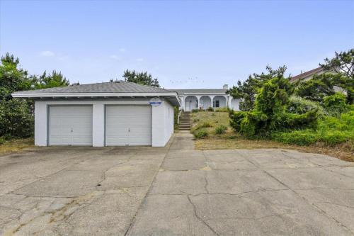 Seaside Hideaway - image 2