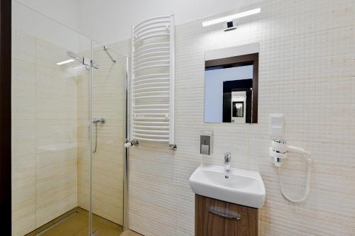 Hotel Terminal - image 4