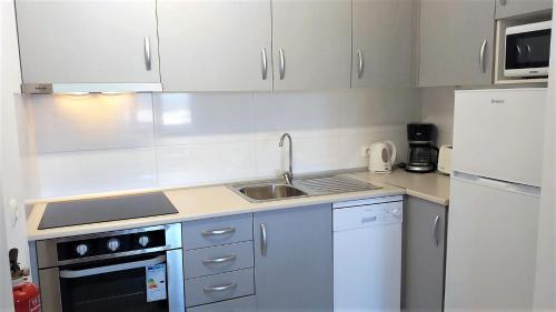 Apartment with Mountain View image 2