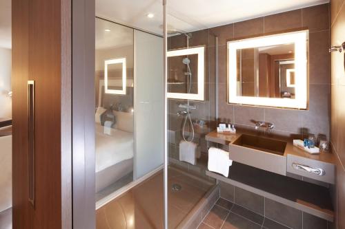 room detail thumbnail 2