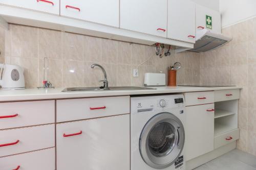 Kitchen, 1 bedroom apartment by ALGARVEMANTA in Vila Nova De Cacela