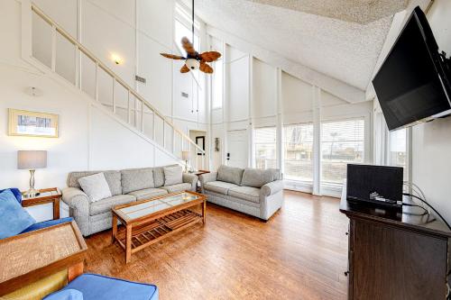 Galveston Beachfront Hacienda - image 5