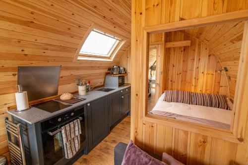BenVrackie Luxury Glamping Pet Friendly Pod at Pitilie Pods in Aberfeldy