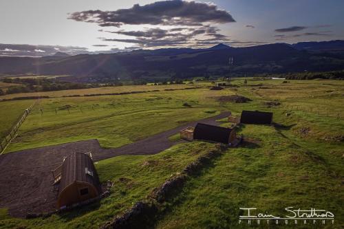 Farragon Luxury Glamping Pod with Hot Tub & Pet Friendly at Pitilie Pods