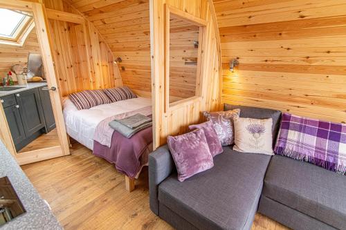 Farragon Luxury Glamping Pod with Hot Tub & Pet Friendly at Pitilie Pods