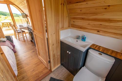 Farragon Luxury Glamping Pod with Hot Tub & Pet Friendly at Pitilie Pods