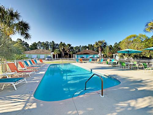 Hidden Treasure with Pool & Pond - Near Orange Beach condo - image 4