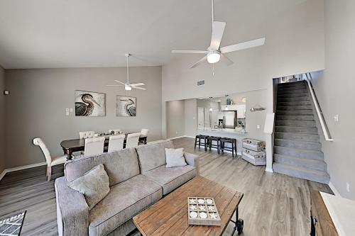 Island Getaway with Pools - Near Beach & Waterpark townhouse - image 3