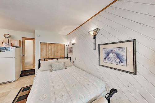 Ski-In Ski-Out! Sierra Del Sol Condo with Hot Tub condo - image 6