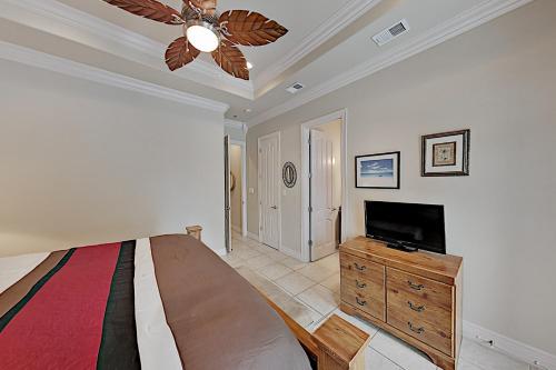 Prime Island Escape with Pool - Steps to the Sand! condo - image 5