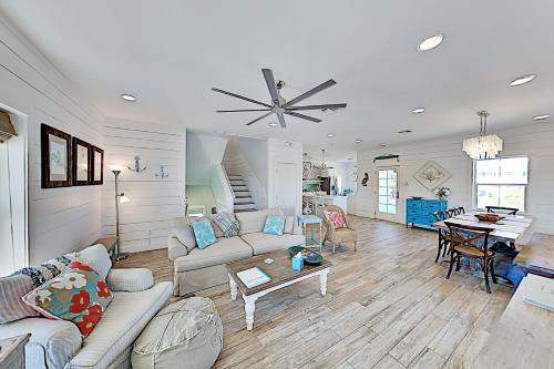 Luxe Gulf-View Retreat - Pool Hot Tub & Boardwalk home - image 2