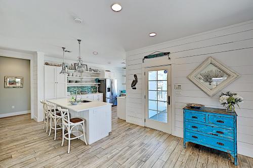 Luxe Gulf-View Retreat - Pool Hot Tub & Boardwalk home - image 4