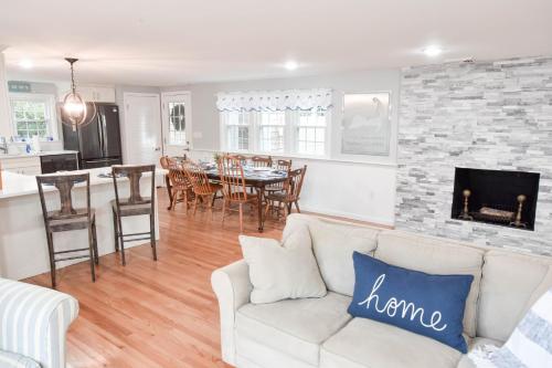 644 Waterfront on Private Lake Swim Fish or Kayak Foosball Table and spacious backyard - image 7