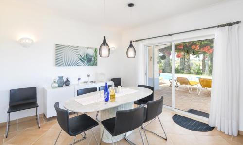 Facilities, Spacious Villa in Carvoeiro with Private Pool in Gramacho