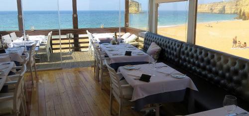 View, 4 bedrooms villa with city view private pool and enclosed garden at Carvoeiro 2 km away from the bea in Estombar