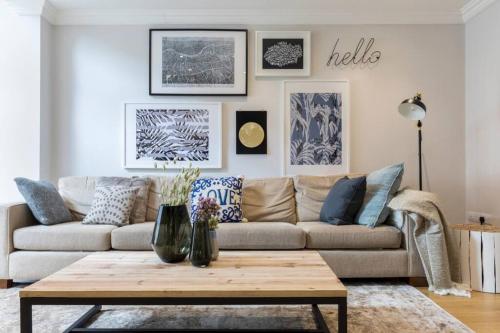 Amazing 4 Bed House Wparking 2min Walk To Station, West Hampstead, London