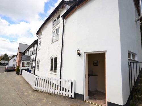 Bettws Hall Accommodation in Bettws Cedewain