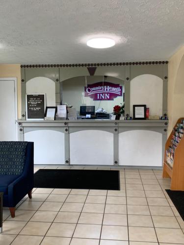 Country Hearth Inn & Suites Cartersville - 로비