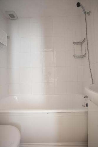 Standard Double Room image 3