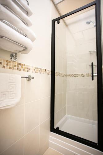 Superior Double Room image 7