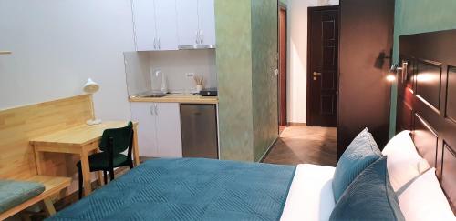 Comfort Hotel - image 2