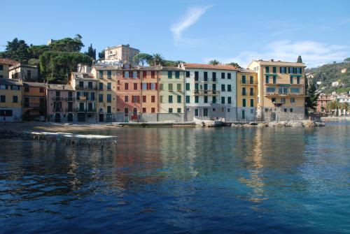 Beachfront, seaview and terrace - Portofino Gulf - Apartment - San Michele di Pagana